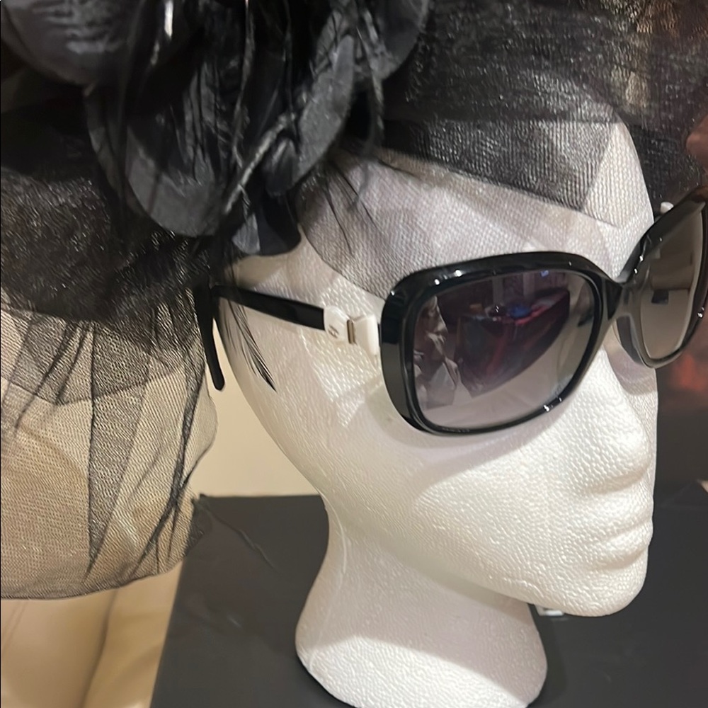 Chic Chanel bow Black Sunglasses - Picture 8 of 9